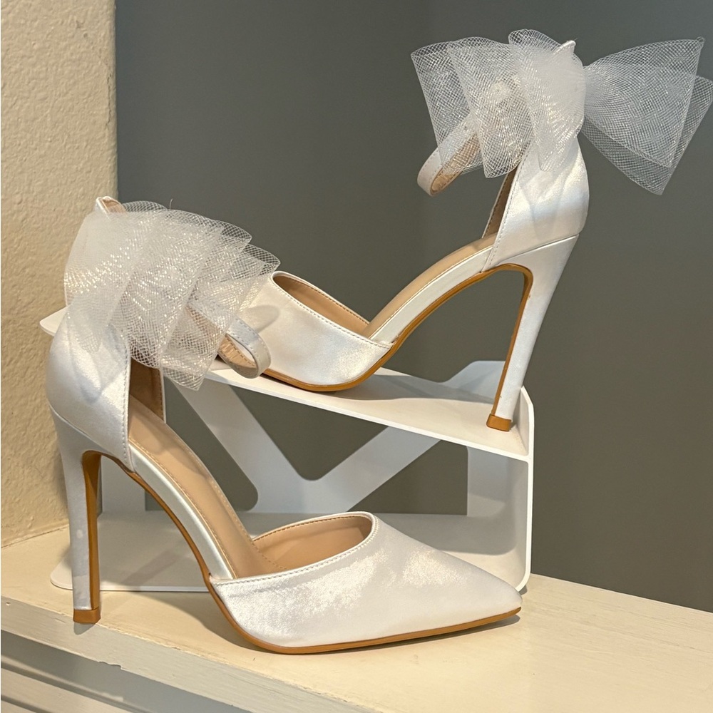 Coutgo Womens Sz 6 Bow Heels Pointed Closed Toe Sandals Rhinestone Satin Bow
